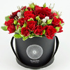 Black flower box Mirabel Flower delivery service in Vilnius Beatričės Gėlių Namai