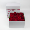Red roses in a box. Flower delivery in Vilnius Beatričės Gėlių Namai