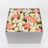 Flower box flower delivery service in Vilnius Beatričės Gėlių Namai