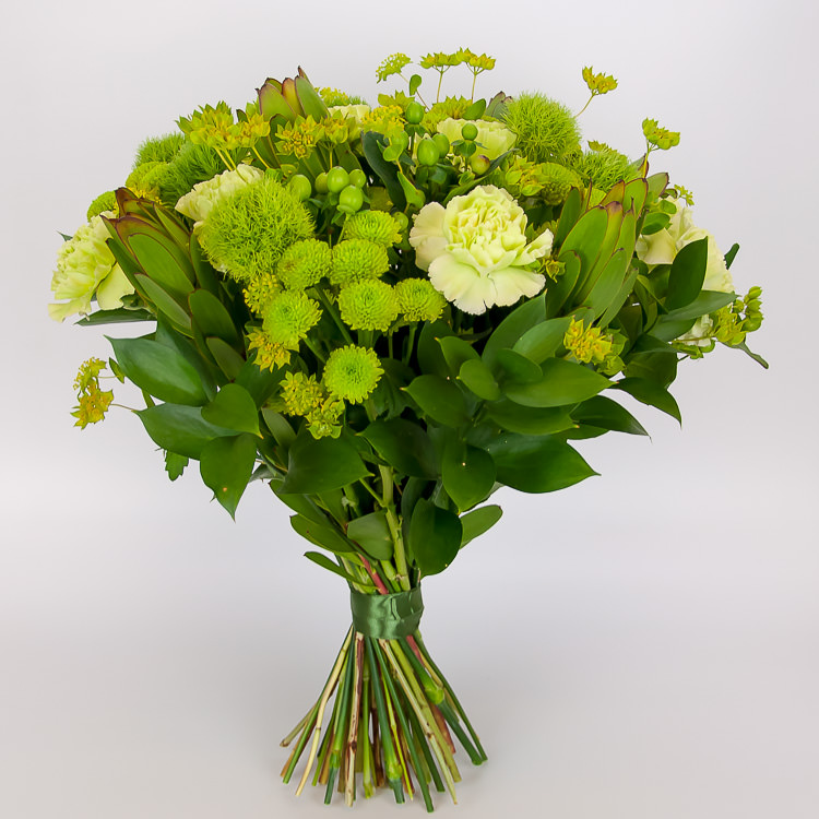Bouquet with green flowers, flower delivery service in Vilnius Beatričės Gėlių Namai
