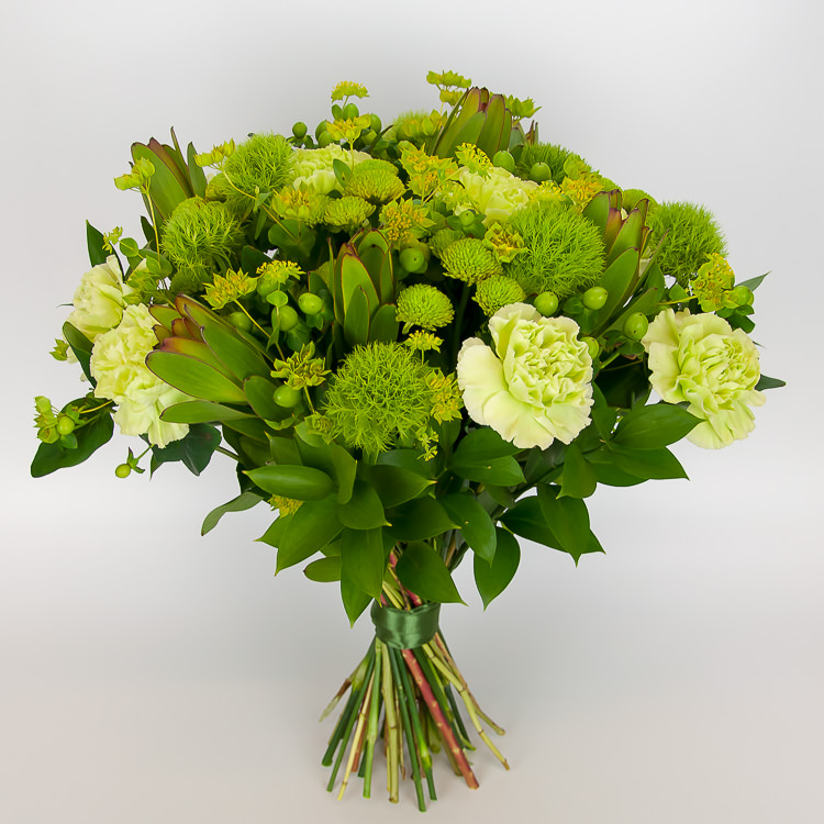 Bouquet with green flowers, flower delivery service in Vilnius Beatričės Gėlių Namai