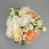 Flower box with white peonies, flower delivery in Vilnius Beatričės Gėlių Namai