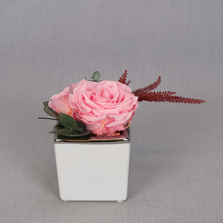 Preserved floral arrangement with fern - Image 2